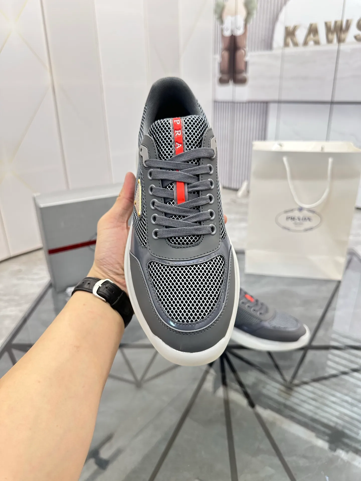 Men's shoes for sale 💰: 💰P620¥ High-end top quality Product trademark: Prada *"Prada*" low-top casual shoes Regular size: 38-45 (can be customized to 46) Product materials: Upper imported first-layer cowhide spliced ​​with original fabric, breathable lining, cowhide foot pads, original outsole. No.: 001